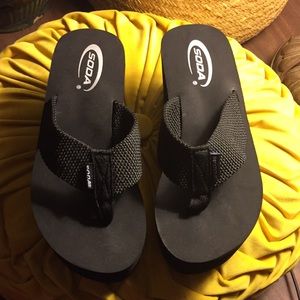 Soda Platform flip flops New size 8.5